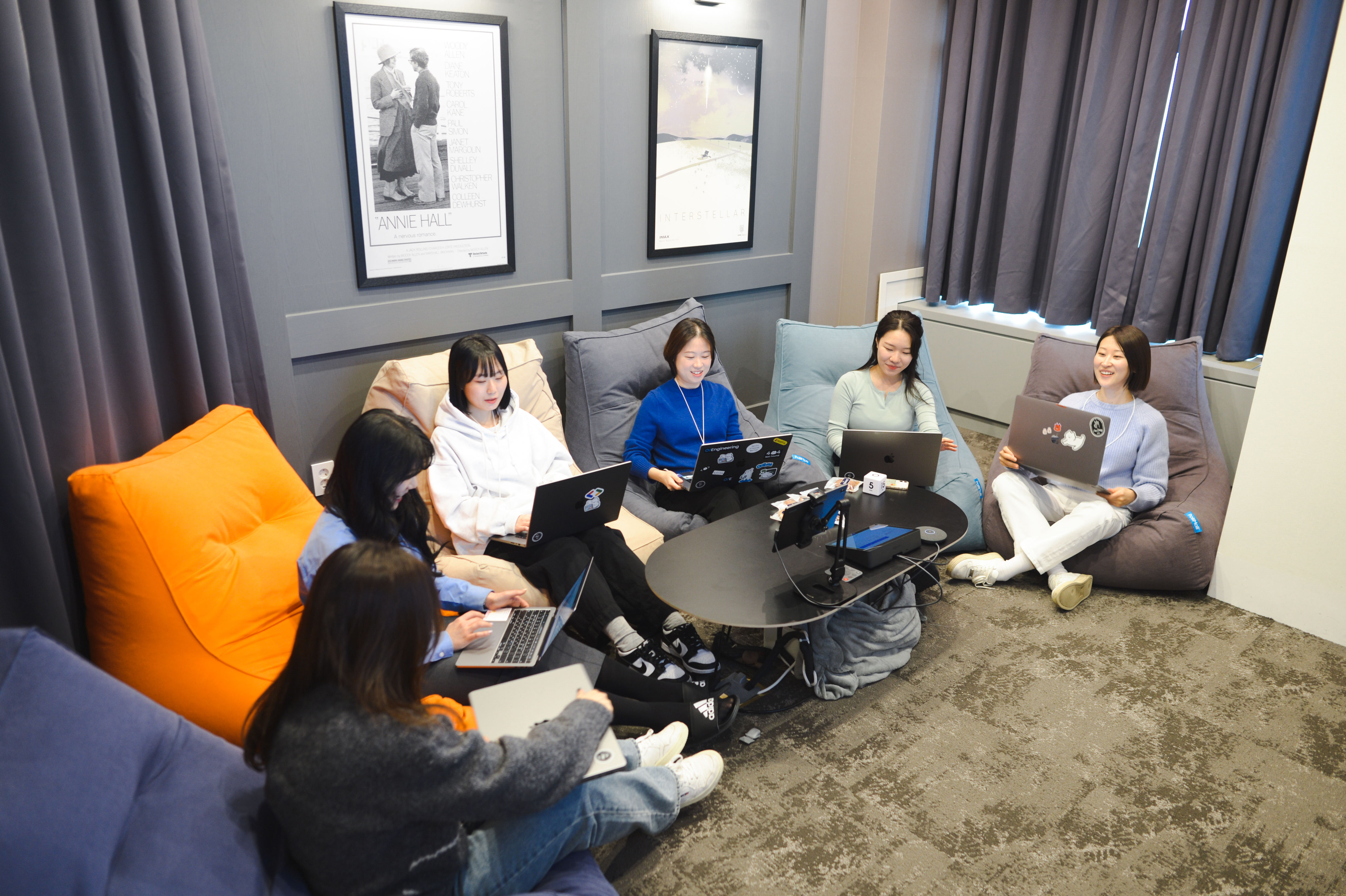 [바이라인네트워크] ‘오늘의집‘에 웃음꽃 핀다던데…“여성 개발자 모임 ‘OEW‘로 돈독하게”