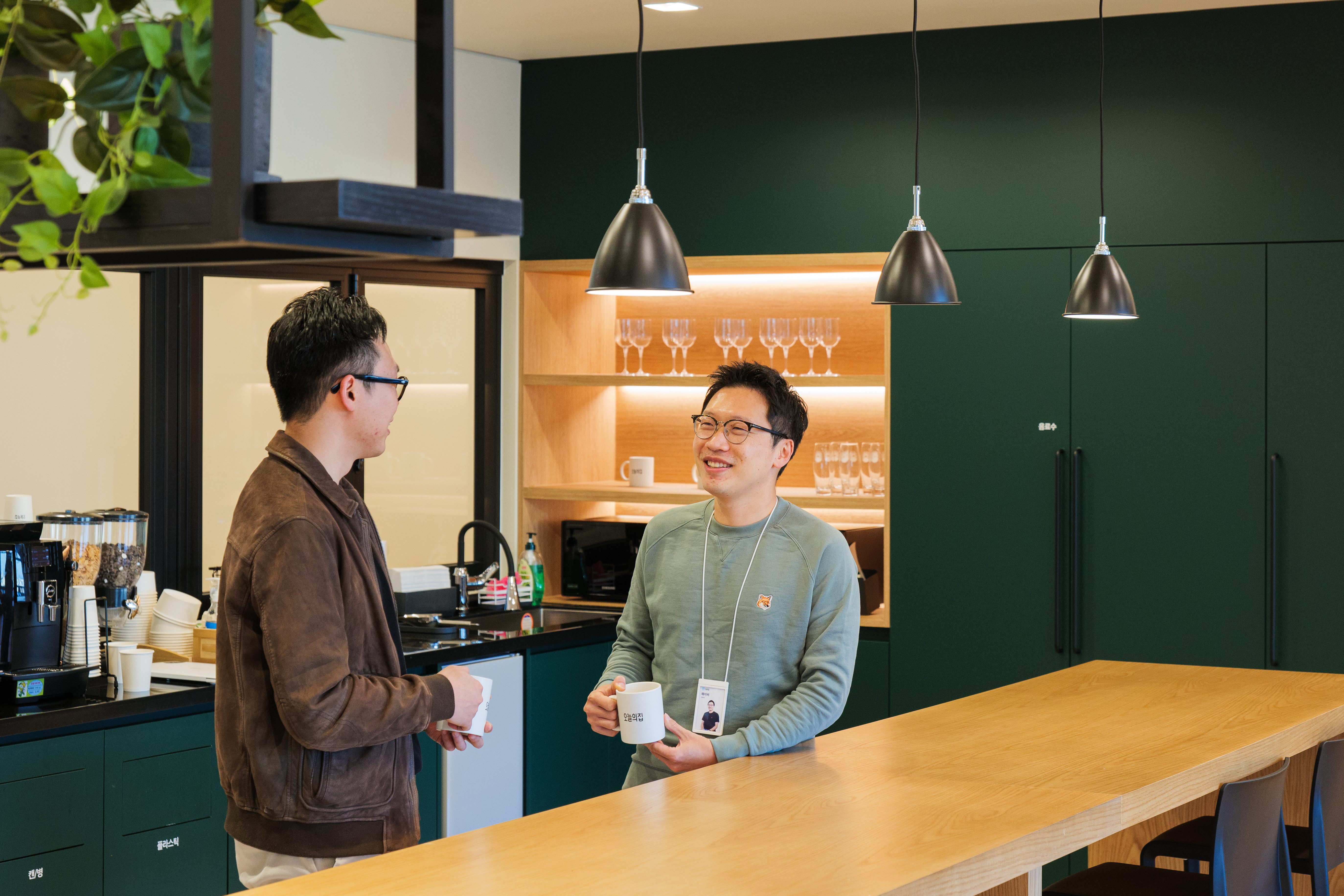 [아시아경제] “채용 전 커피 한 잔?’…스타트업 ‘커피챗’ 문화 뜬다